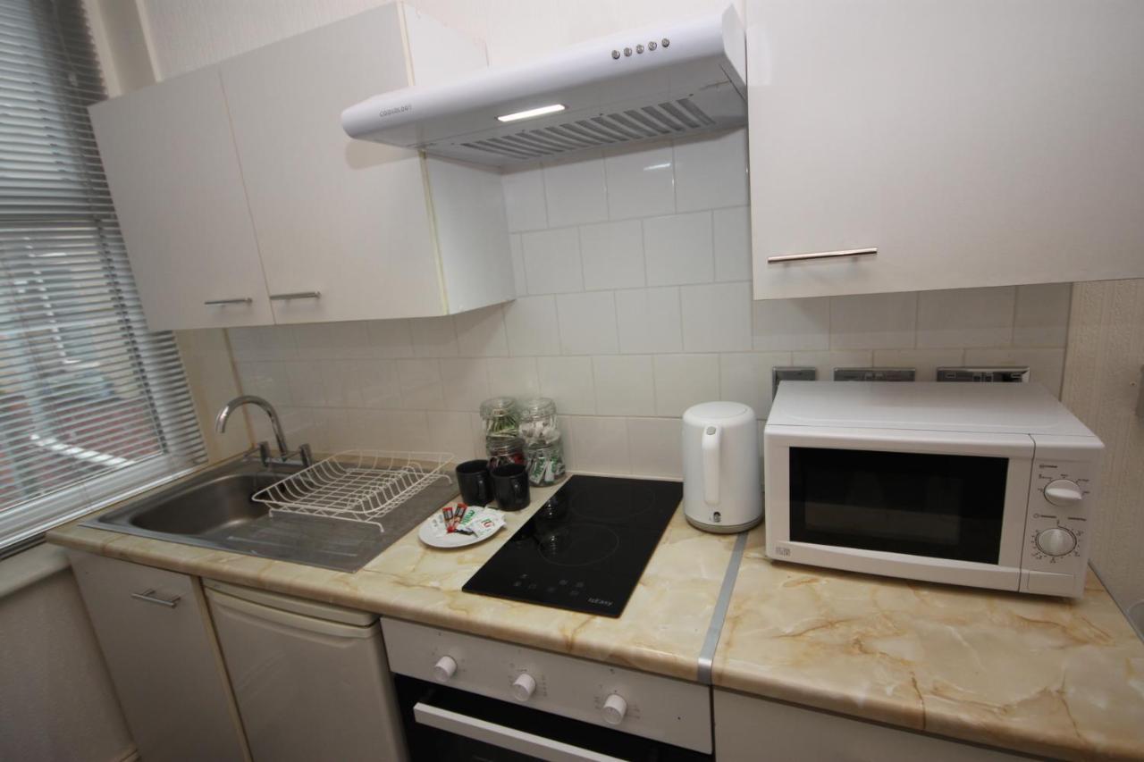 بلاكبول Barton Beachside - Stylish Studio Apartment, Double & Single - Central Beach & Promenade Location - Over 21'S, Family Friendly Only, Id Required المظهر الخارجي الصورة