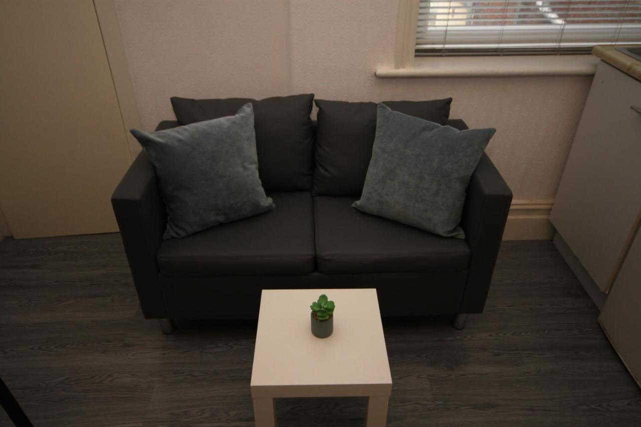 بلاكبول Barton Beachside - Stylish Studio Apartment, Double & Single - Central Beach & Promenade Location - Over 21'S, Family Friendly Only, Id Required المظهر الخارجي الصورة