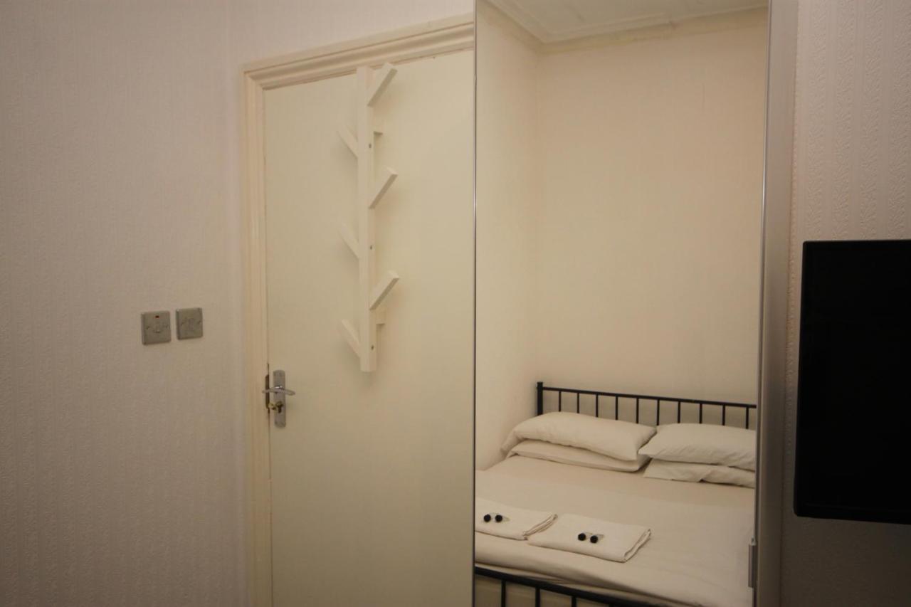 بلاكبول Barton Beachside - Stylish Studio Apartment, Double & Single - Central Beach & Promenade Location - Over 21'S, Family Friendly Only, Id Required المظهر الخارجي الصورة