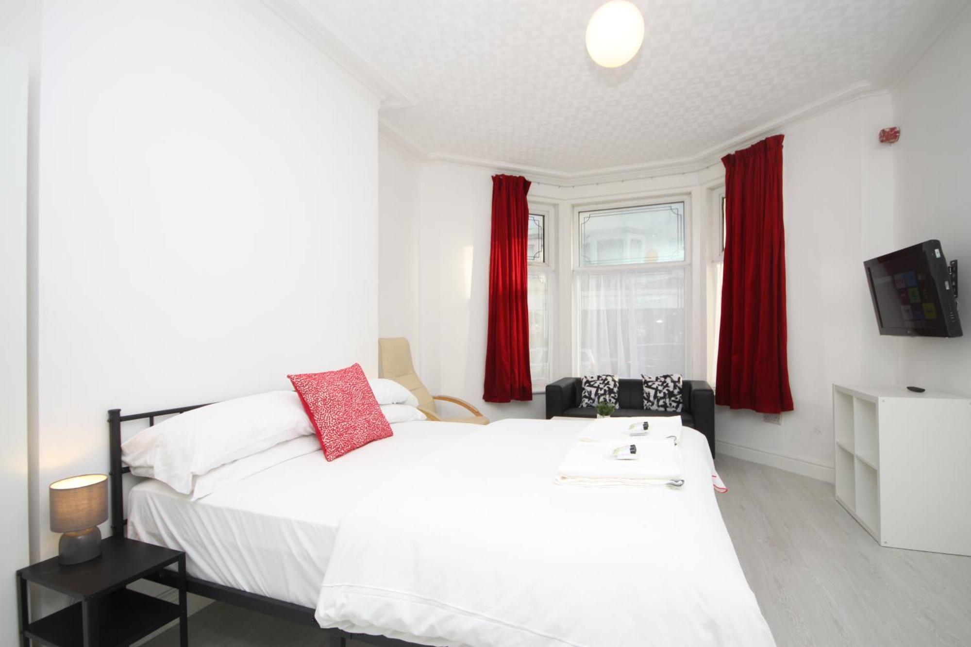 بلاكبول Barton Beachside - Stylish Studio Apartment, Double & Single - Central Beach & Promenade Location - Over 21'S, Family Friendly Only, Id Required المظهر الخارجي الصورة