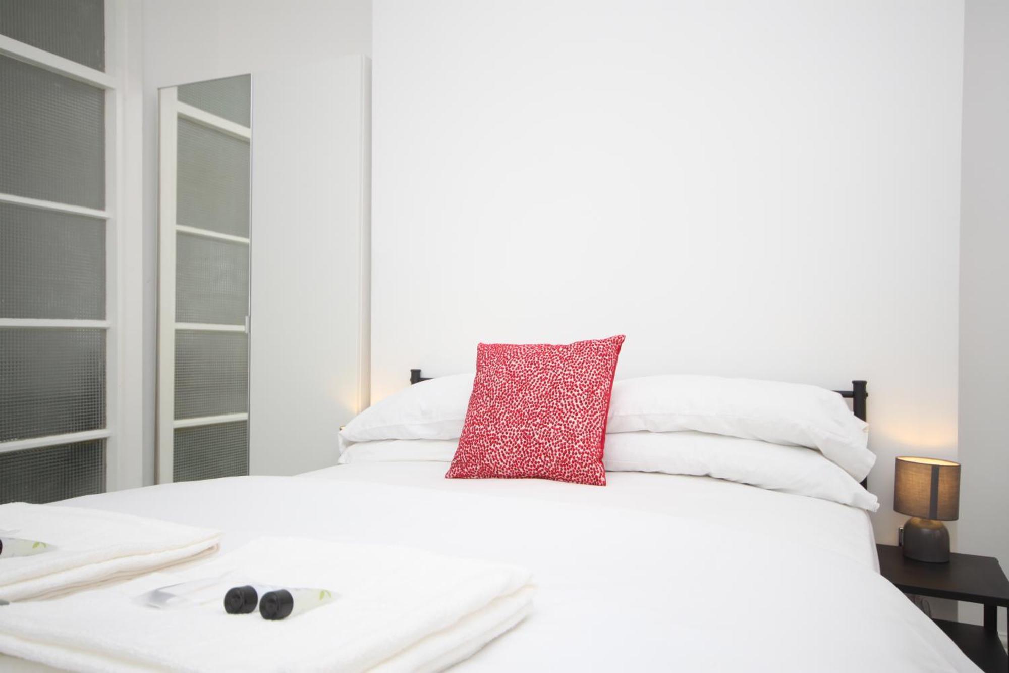 بلاكبول Barton Beachside - Stylish Studio Apartment, Double & Single - Central Beach & Promenade Location - Over 21'S, Family Friendly Only, Id Required المظهر الخارجي الصورة