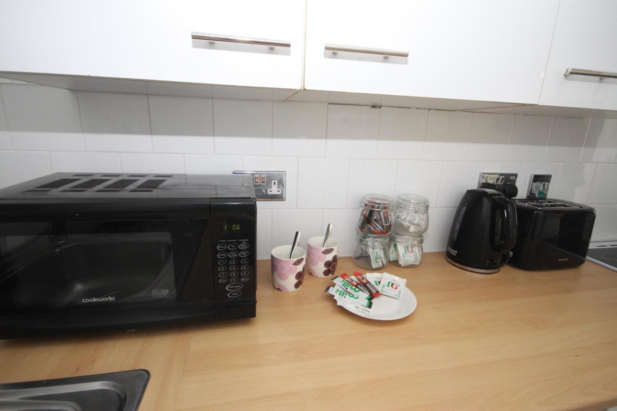 بلاكبول Barton Beachside - Stylish Studio Apartment, Double & Single - Central Beach & Promenade Location - Over 21'S, Family Friendly Only, Id Required المظهر الخارجي الصورة