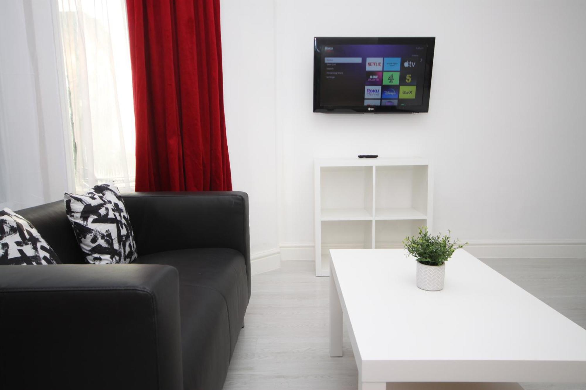 بلاكبول Barton Beachside - Stylish Studio Apartment, Double & Single - Central Beach & Promenade Location - Over 21'S, Family Friendly Only, Id Required الغرفة الصورة