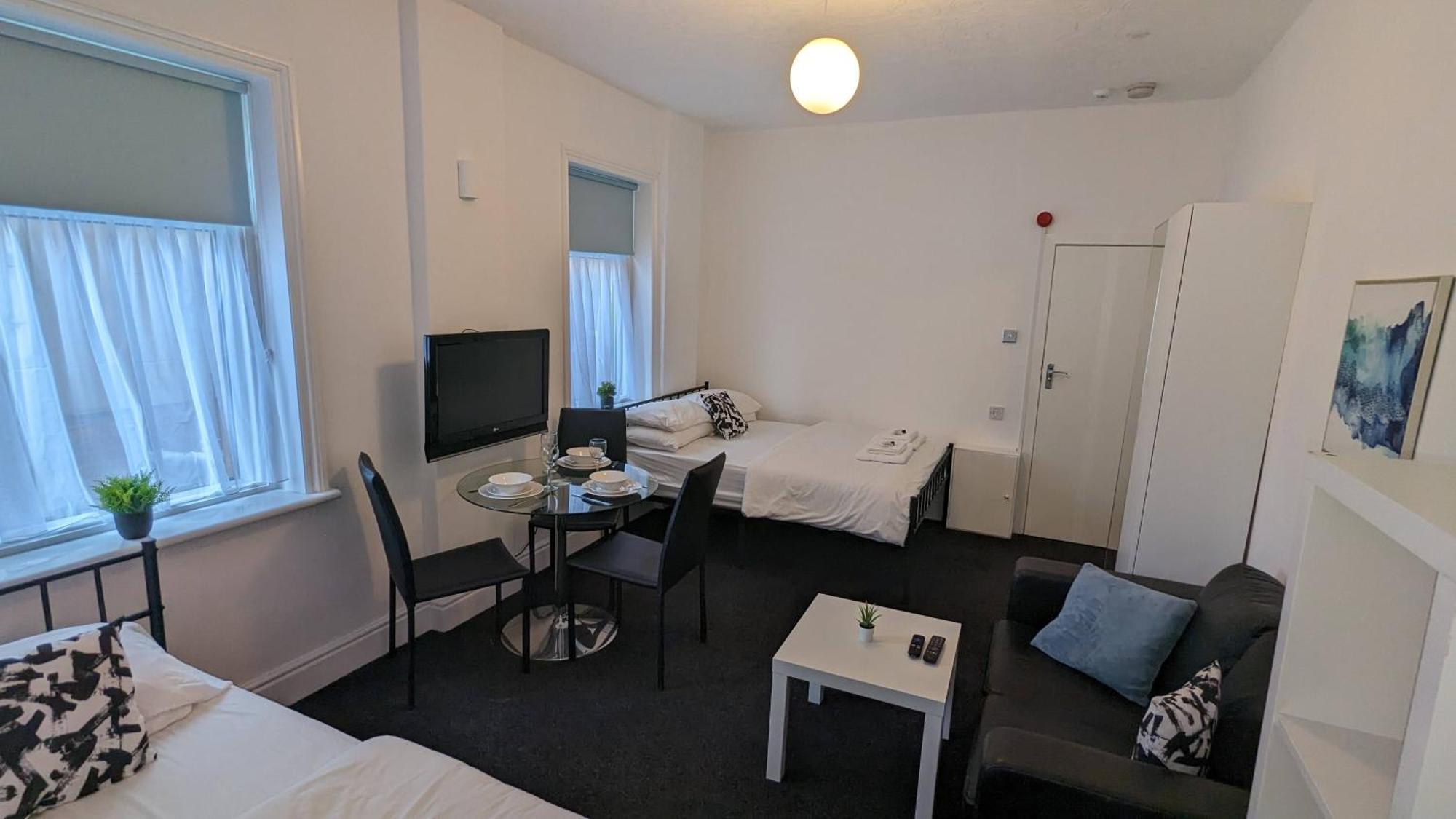 بلاكبول Barton Beachside - Stylish Studio Apartment, Double & Single - Central Beach & Promenade Location - Over 21'S, Family Friendly Only, Id Required المظهر الخارجي الصورة