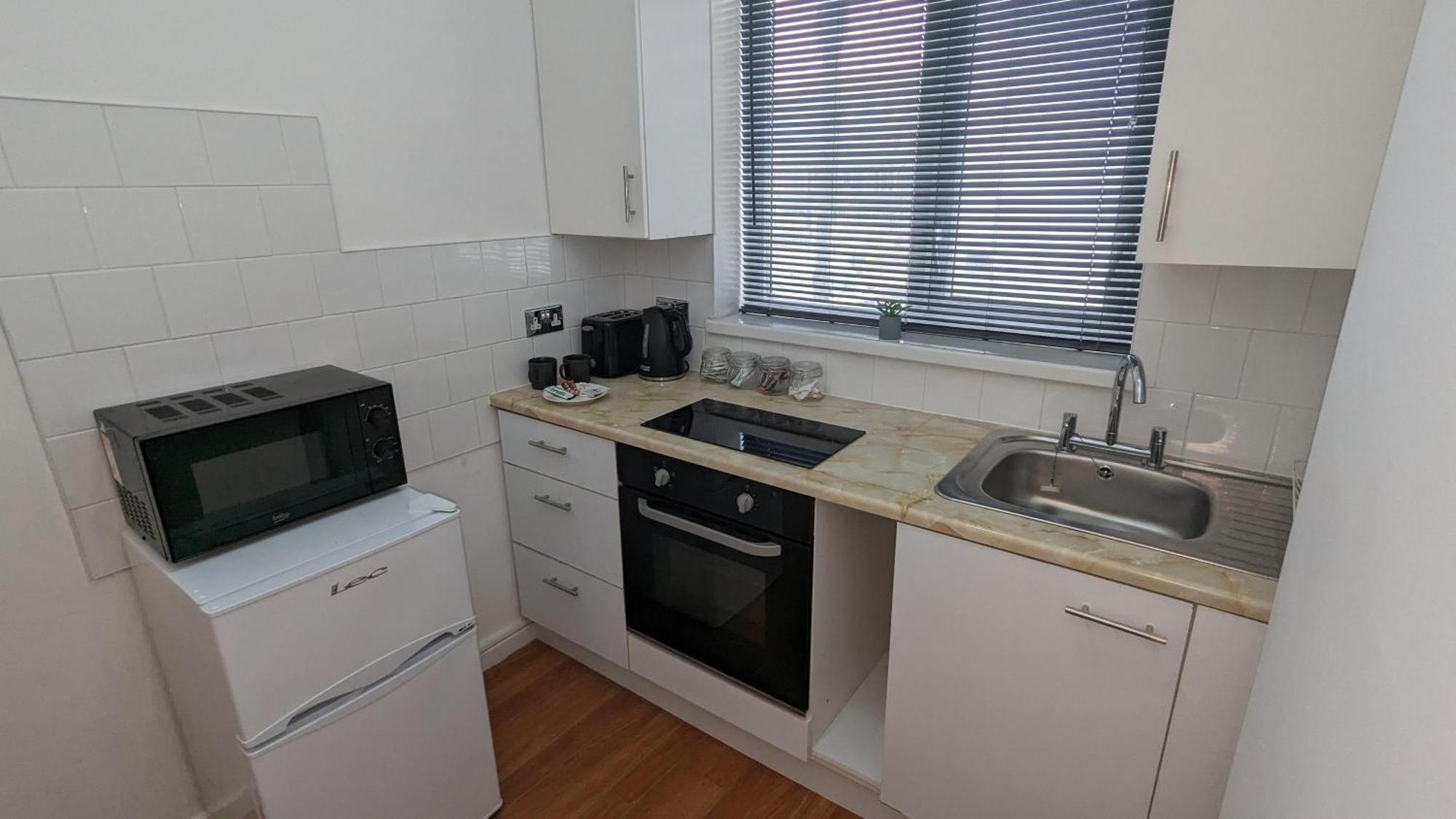 بلاكبول Barton Beachside - Stylish Studio Apartment, Double & Single - Central Beach & Promenade Location - Over 21'S, Family Friendly Only, Id Required المظهر الخارجي الصورة