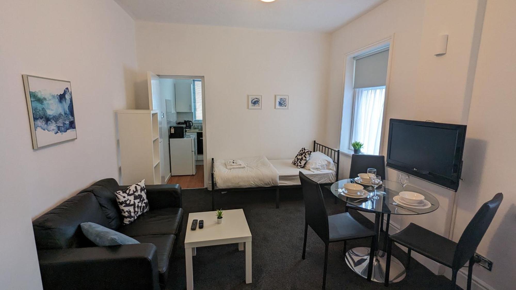 بلاكبول Barton Beachside - Stylish Studio Apartment, Double & Single - Central Beach & Promenade Location - Over 21'S, Family Friendly Only, Id Required المظهر الخارجي الصورة